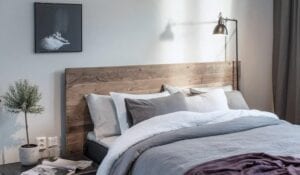 Tête de lit en bois