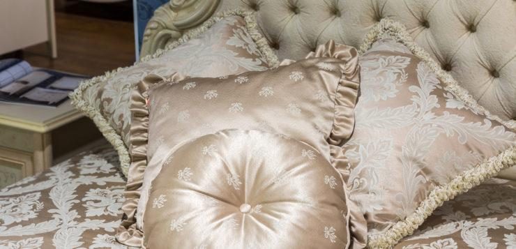 tete de lit capitonnée blanche baroque